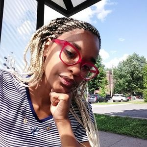 Meet your Posher, Noelle